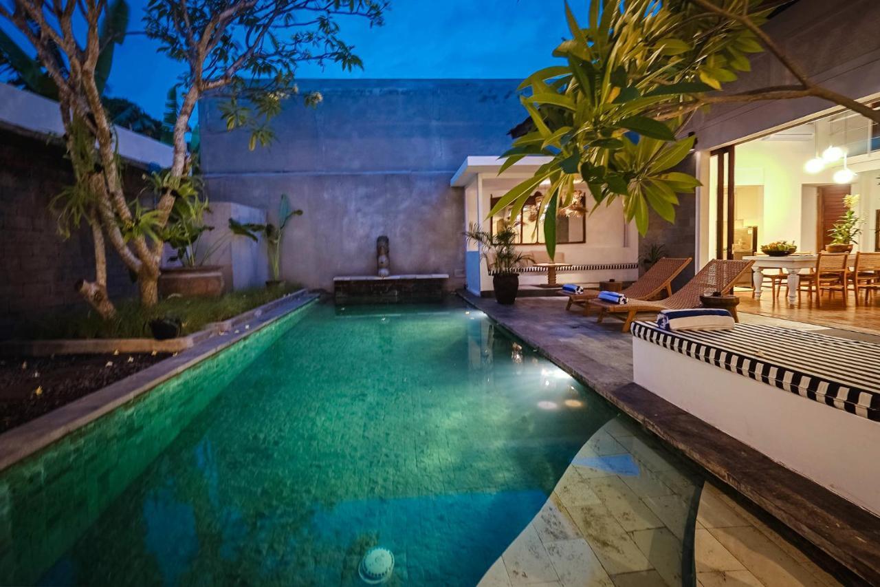 Bias Villa Seminyak Exterior photo