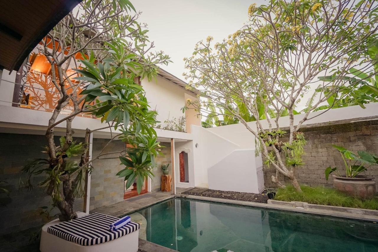 Bias Villa Seminyak Exterior photo